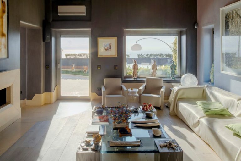 Casa Posillipo con serramenti Schuco